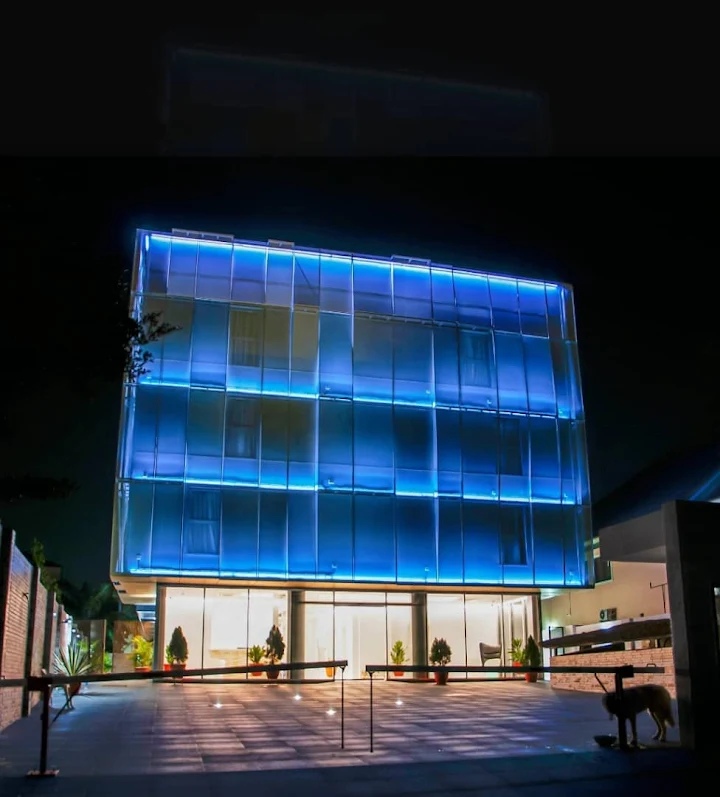 SV Chrome by AJ Hotel
