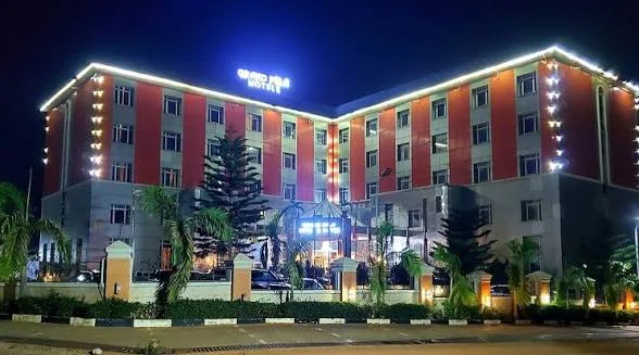 Grand Pela Hotel & Suite