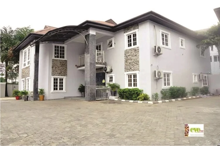 Royal vantage hotel and suites