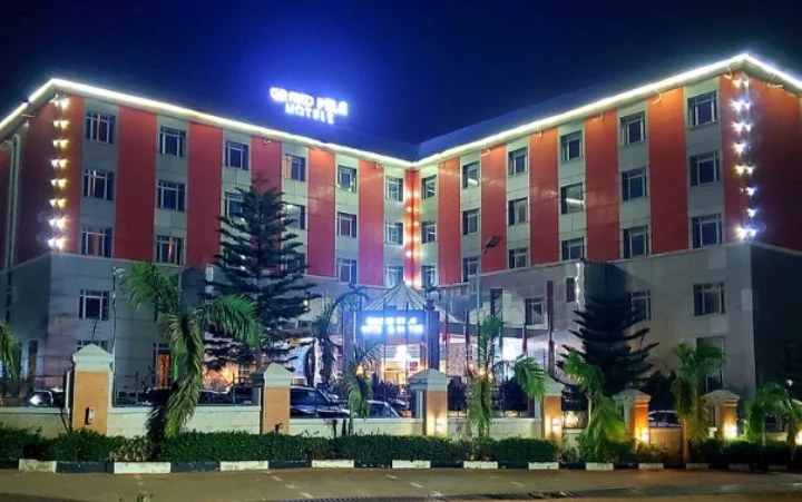 Grand Pela Hotel & Suites