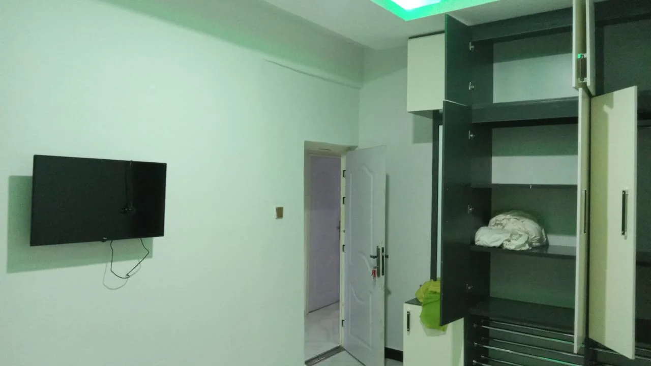 2 Rooms and Parlor