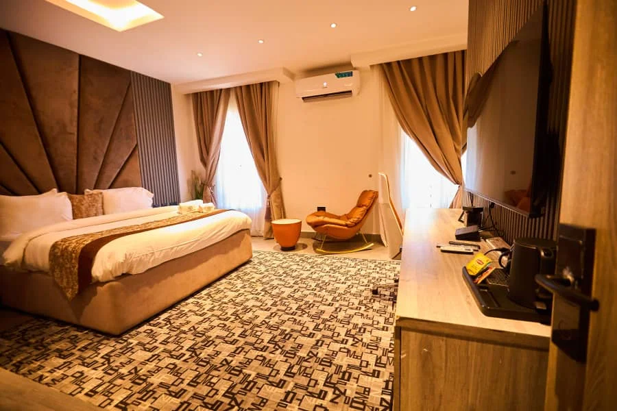 2 Rooms Amba Basement