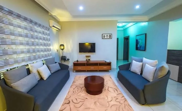 One Bedroom Apartment With a Living Room