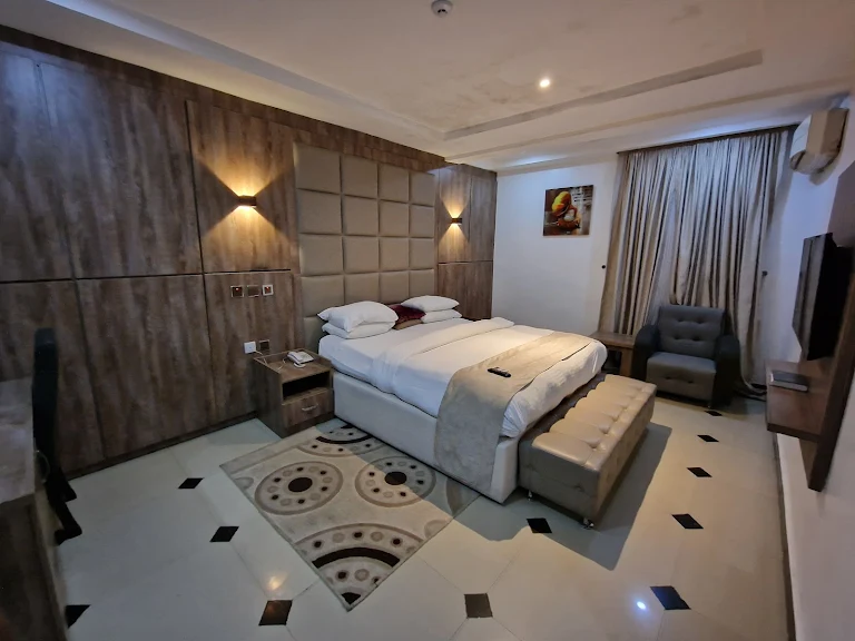 Diplomatic Suite