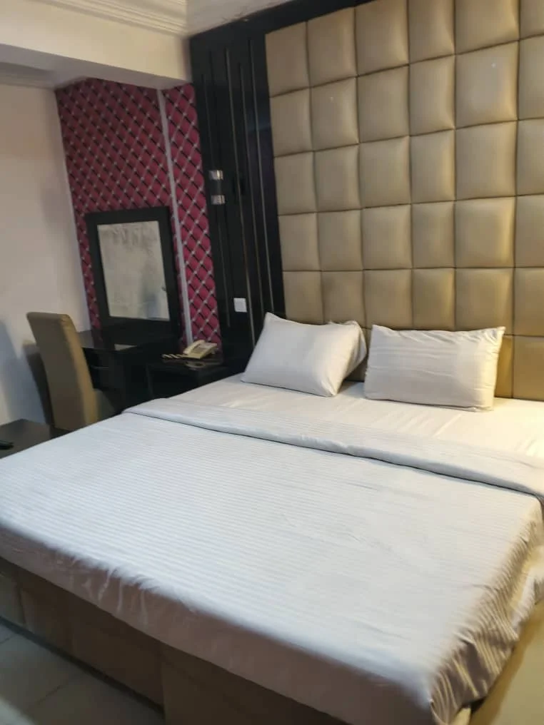 Executive Royal