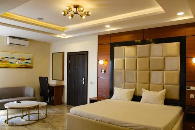 One Bedroom Royal Suite