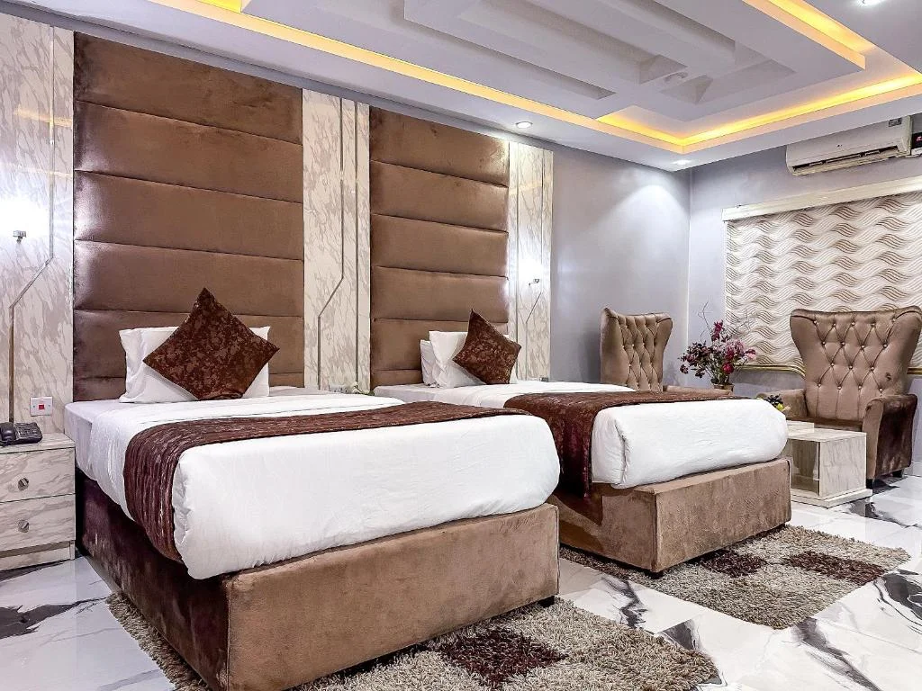 Deluxe Queen room with two Queen beds