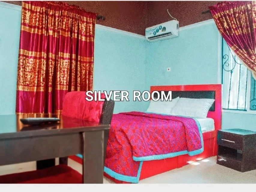 Silver room