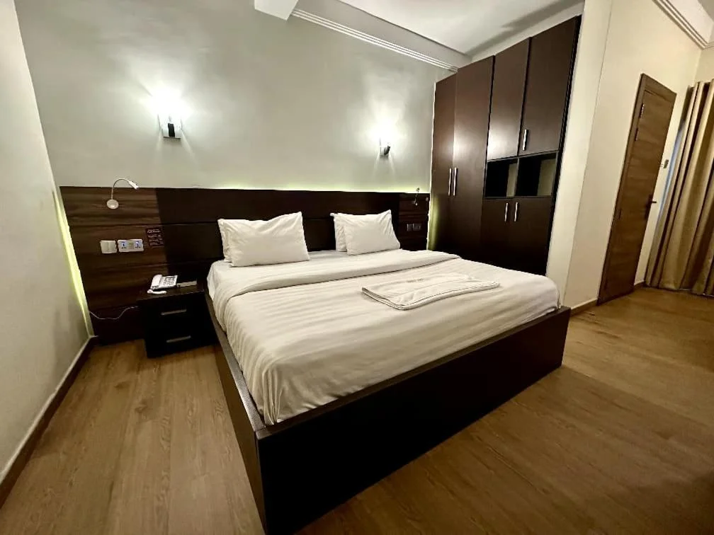 Deluxe queen room