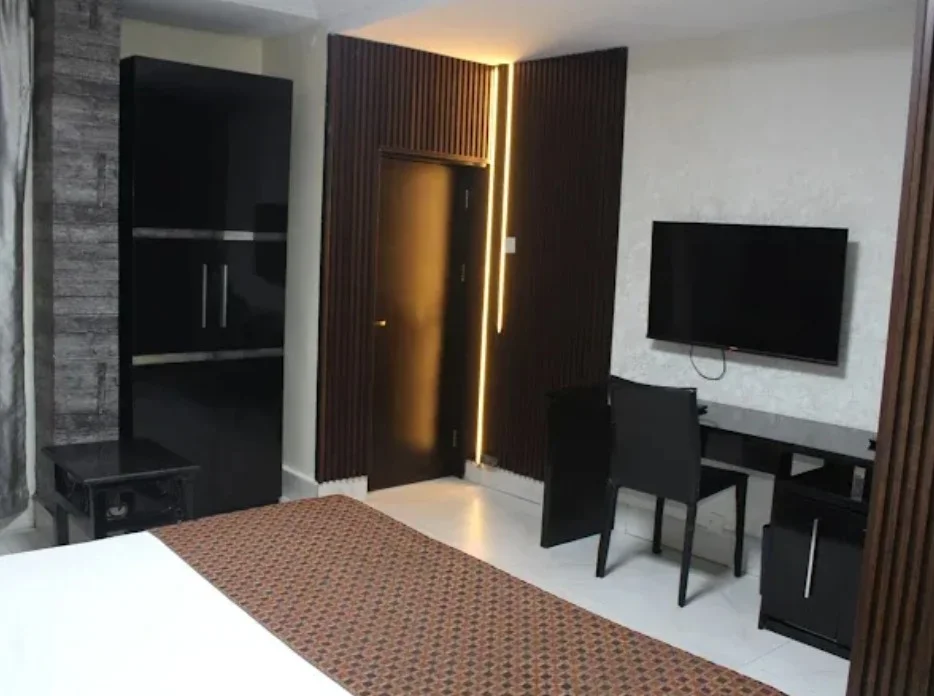 Junior/Diamond Suite