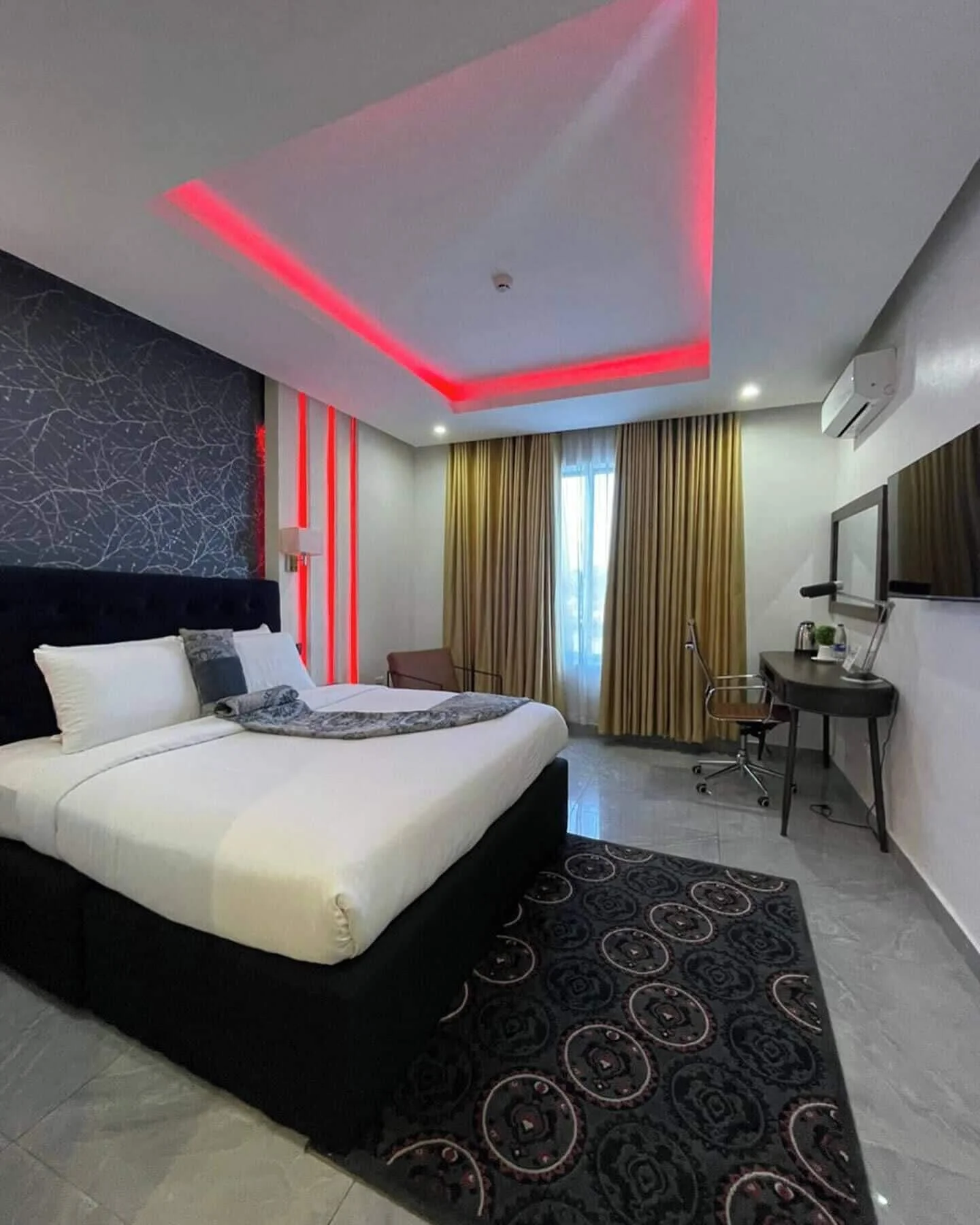 Pearl room