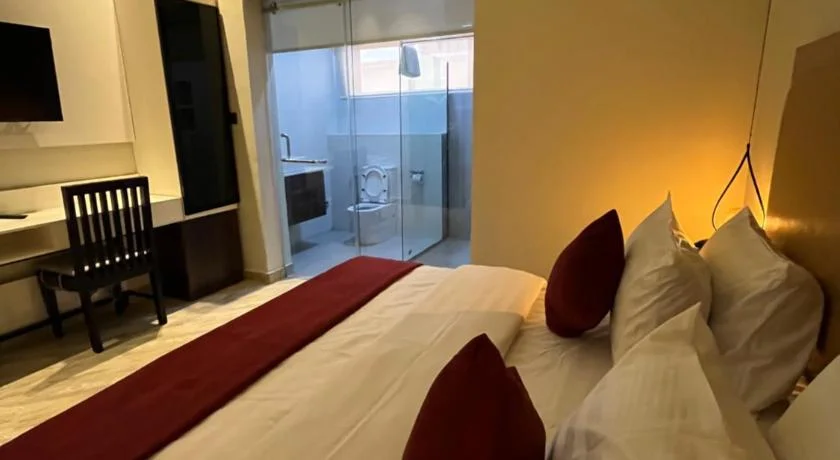 Queen room