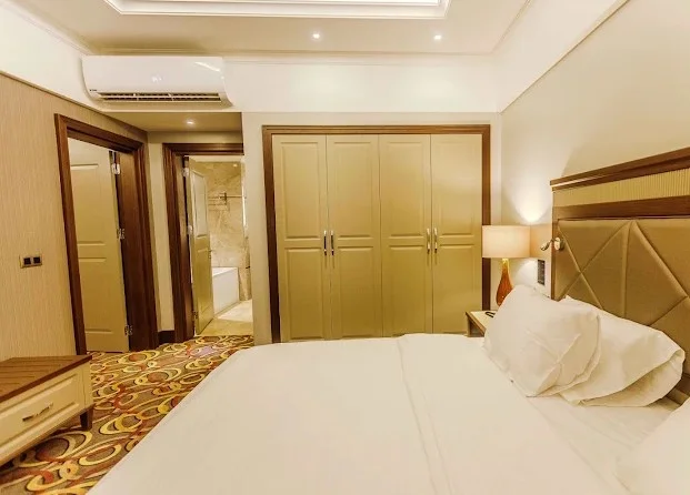 J's deluxe room