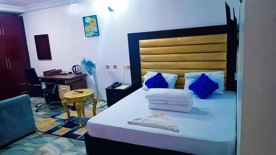 Deluxe family room
