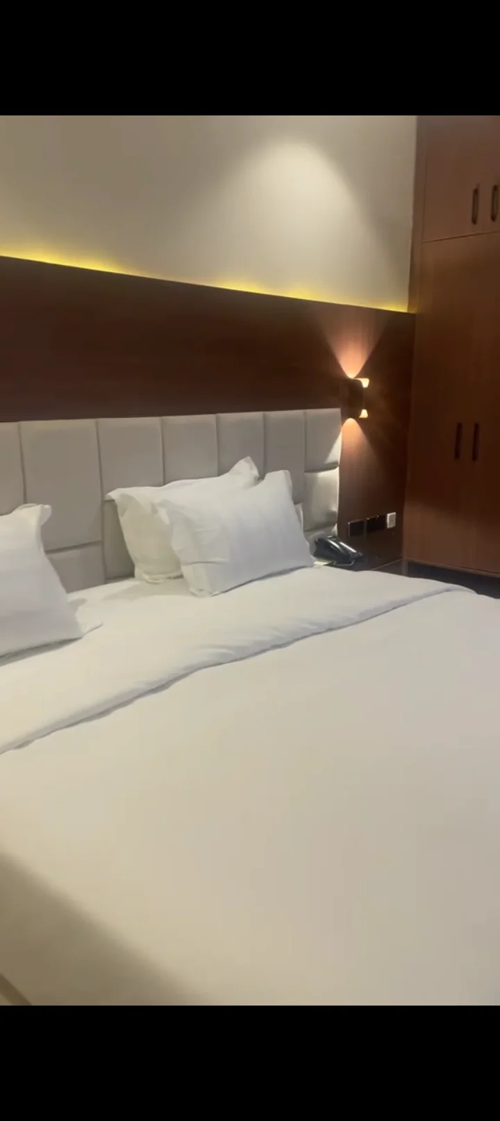 ROYAL ROOM
