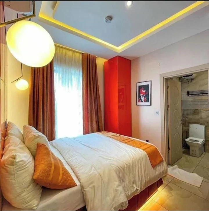 BUSINESS ROOM