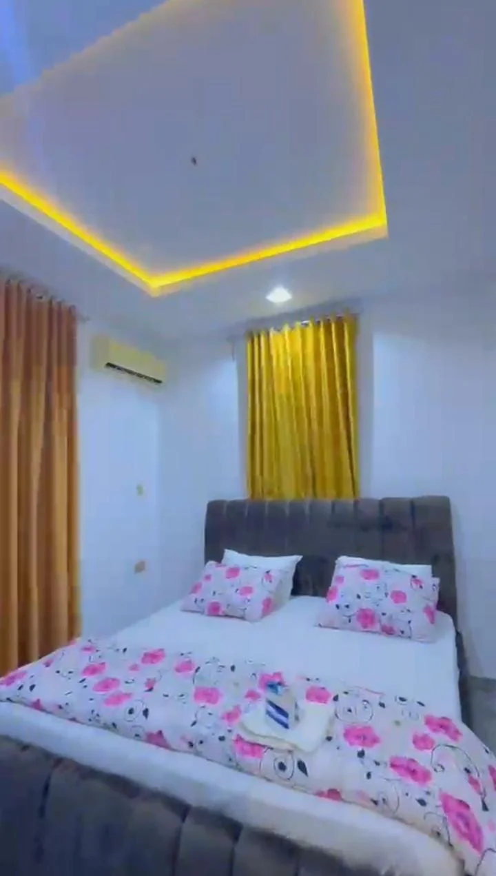 2 BEDROOM