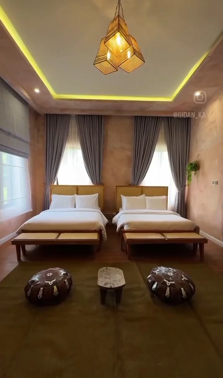 SINGLE ROOM