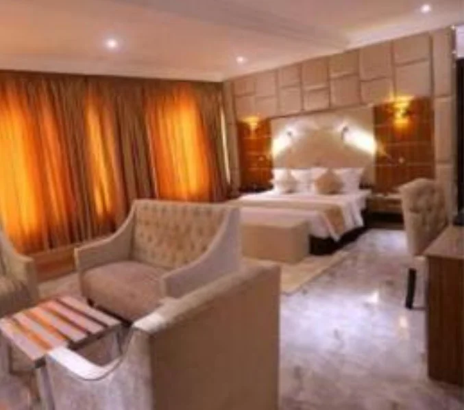 EXECUTIVE SUITES